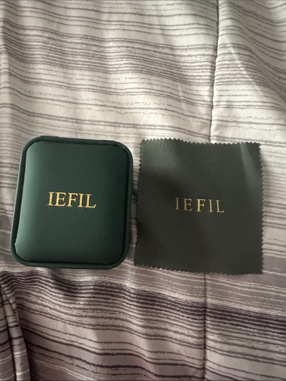 IEFIL Green Heart Gem Bracelet